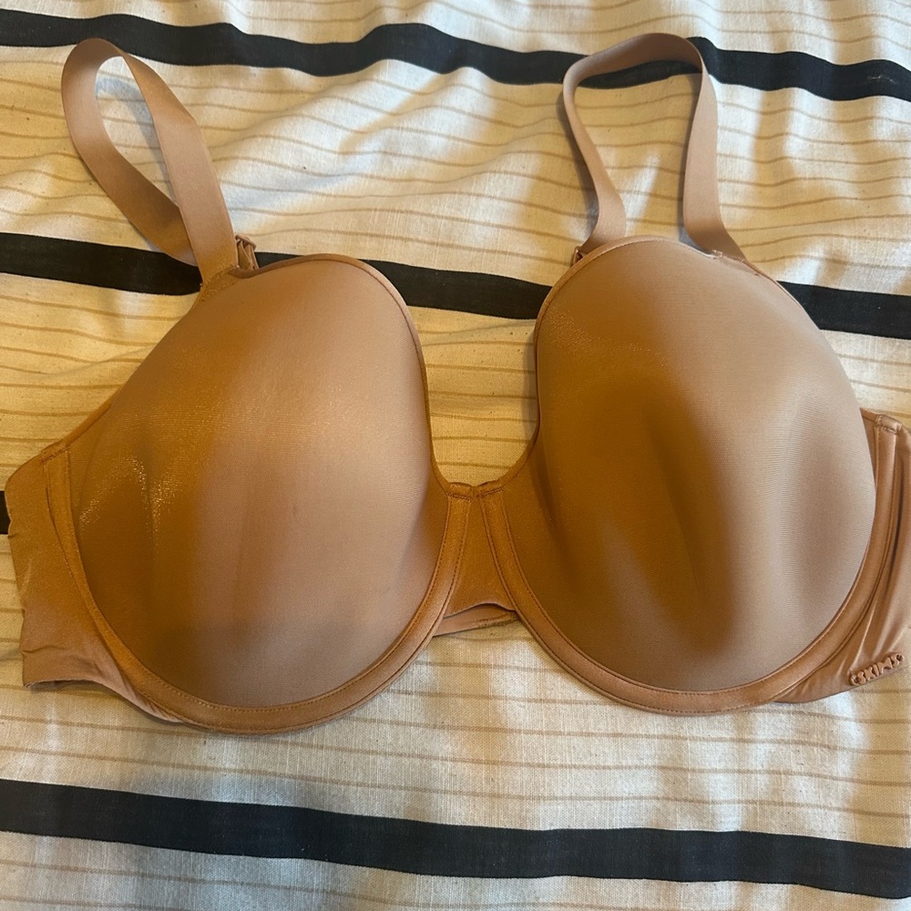 SKIMS Weightless Demi Bra 42D